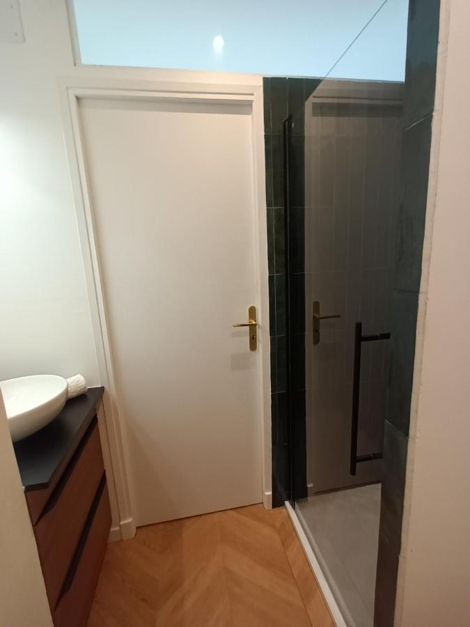 Paris Balcony Top Floor Room Ngoại thất bức ảnh