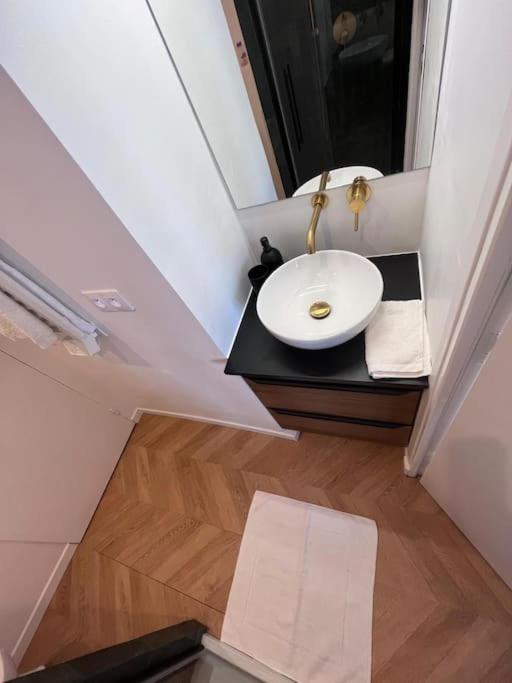Paris Balcony Top Floor Room Ngoại thất bức ảnh